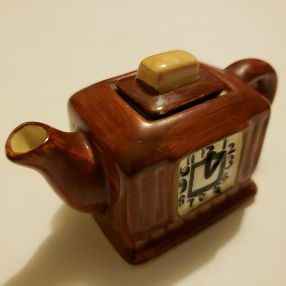 Mini Teapot Figurine Clock Youngs China 1998
